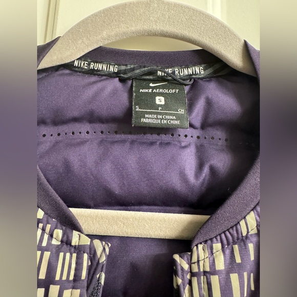 Used Women's Nike Aeroloft Flash Running Vest 799883 524, Purple, Size Small - Picture 2 of 7